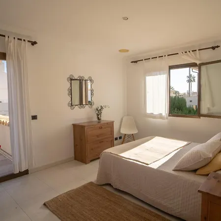 Llenaire Gran House Hébergement de vacances *