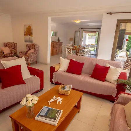 Llenaire Gran House Hébergement de vacances *